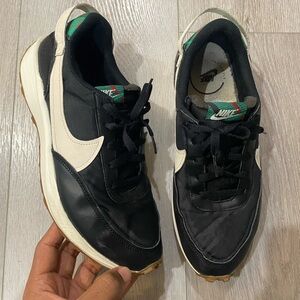 Nike waffle men’s sneakers